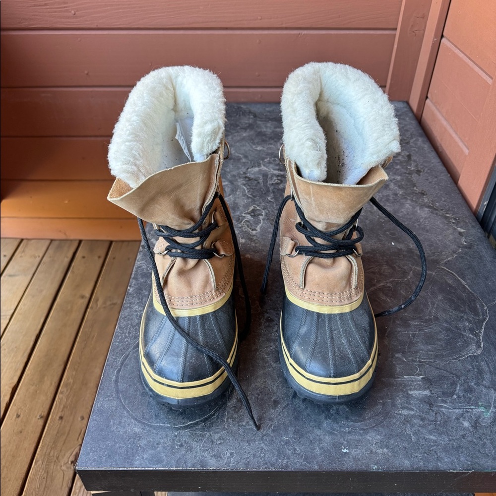 Sorel Snow Boots. Lightly used. Men’s size 8.